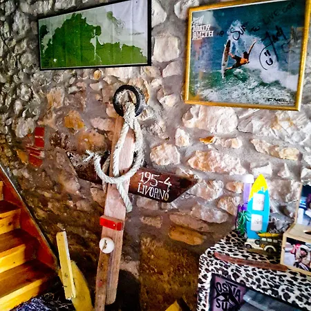 Hostel Surftolive House