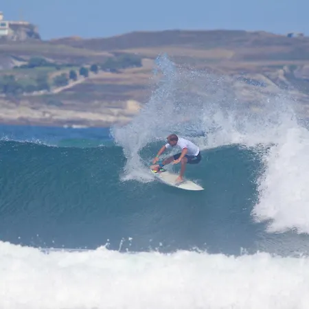 Surftolive House بيت شباب *