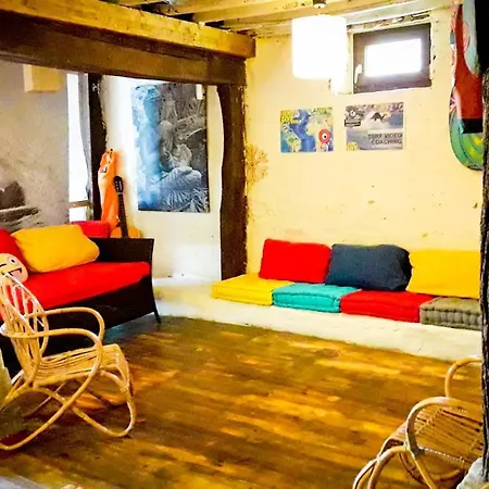 Hostel Surftolive House