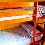 Surftolive House Hostal *